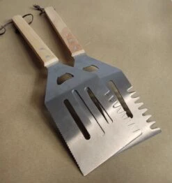 Outils De BBQ - Accessoires De BBQ - Spatule De Barbecue - Fête Des Pères - Cadeau Homme - Barbecue Et -Grill Feu Maison 1130x1200 1