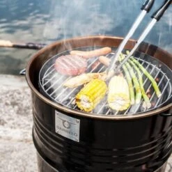 BarrelQ Petit Baril De Pétrole Barbecue Au Charbon De Bois Table D'appoint De Foyer Pour Barbecue En Un Avec Housse De Protection -Grill Feu Maison 1199x1200