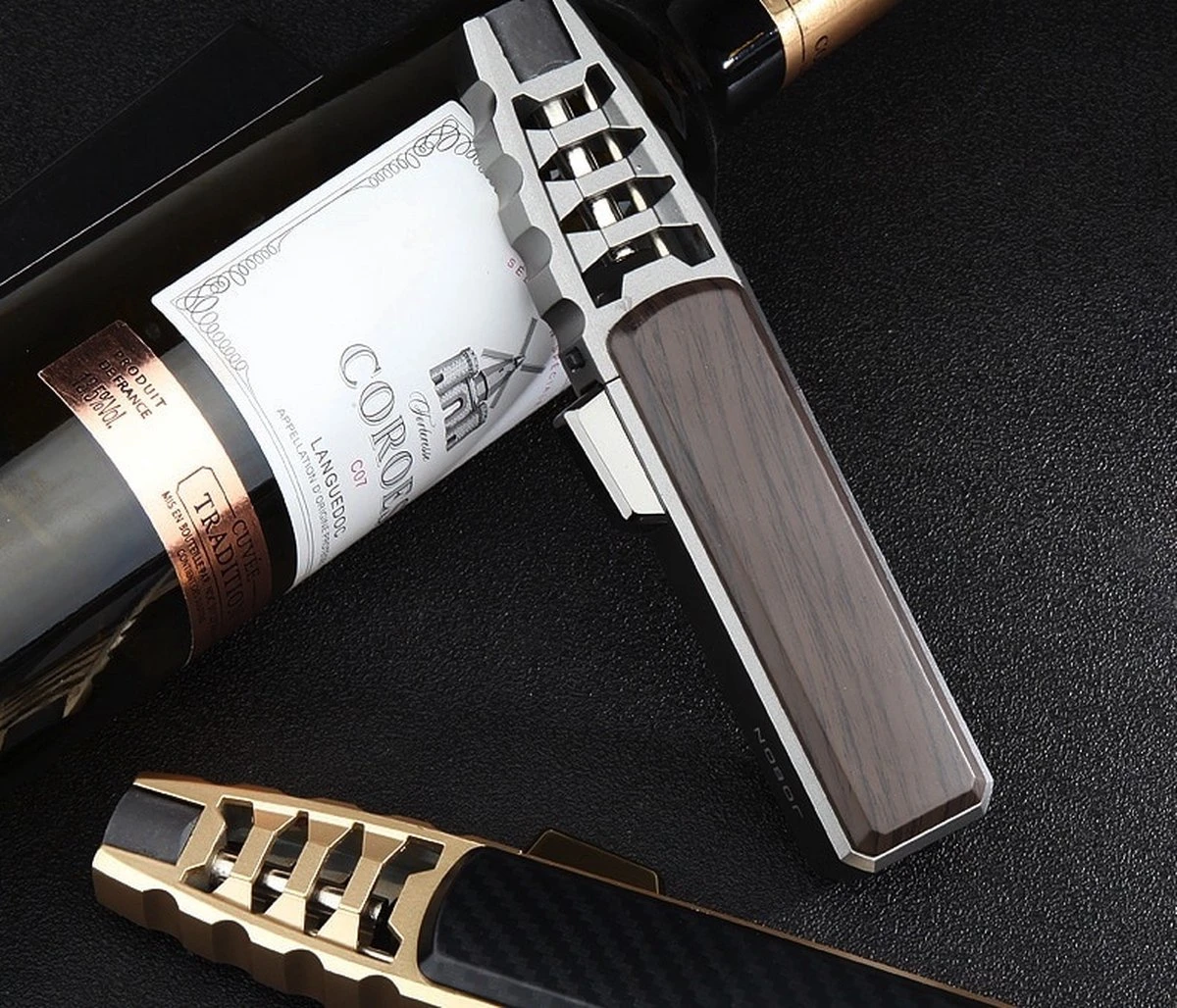 Briquet Super Turbo Jetflame - Brûleur à Gaz - Torch De Feu D'artifice - Brander à Crème Brûlée - BBQ Et Allume-cigare - Coupe-vent - Bois De Noyer Avec Boîtier En Métal Gris 8 Briquet Super Turbo Jetflame - Brûleur à Gaz - Torch De Feu D'artifice - Brander à Crème Brûlée - BBQ Et Allume-cigare - Coupe-vent - Bois De Noyer Avec Boîtier En Métal Gris – Image 8