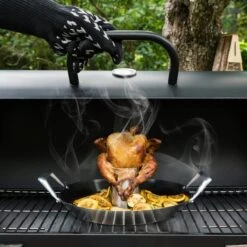Grille à Rôtir Poulet Navaris Pour BBQ - Grille à Poulet En Acier Inoxydable - Grille Avec égouttoir D'un Diamètre De 30,5 Cm - Rôtissage De Poulet Debout -Grill Feu Maison 1200x1200 1096