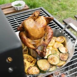 Grille à Rôtir Poulet Navaris Pour BBQ - Grille à Poulet En Acier Inoxydable - Grille Avec égouttoir D'un Diamètre De 30,5 Cm - Rôtissage De Poulet Debout -Grill Feu Maison 1200x1200 1097