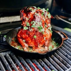 Valhal Outdoor En Fonte Chicken Sitter, Poêle à Volaille - Fonte - Avec Poignées - VH28CS -Grill Feu Maison 1200x1200 1127