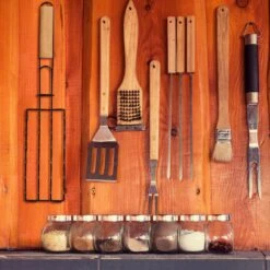 Relaxdays Pince à Saucisses - Support à Saucisses - Pour Barbecue - Grill à Saucisses - Pour 6 Saucisses -Grill Feu Maison 1200x1200 1153