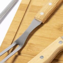 Ensemble De BBQ - Accessoires De BBQ - Outils De BBQ - Pinces à Barbecue - Fourchette - Spatule - Ouvre-bouteille - Planche à Découper - Durable - Bamboe 9 Ensemble De BBQ - Accessoires De BBQ - Outils De BBQ - Pinces à Barbecue - Fourchette - Spatule - Ouvre-bouteille - Planche à Découper - Durable - Bamboe -Grill Feu Maison 1200x1200 1217