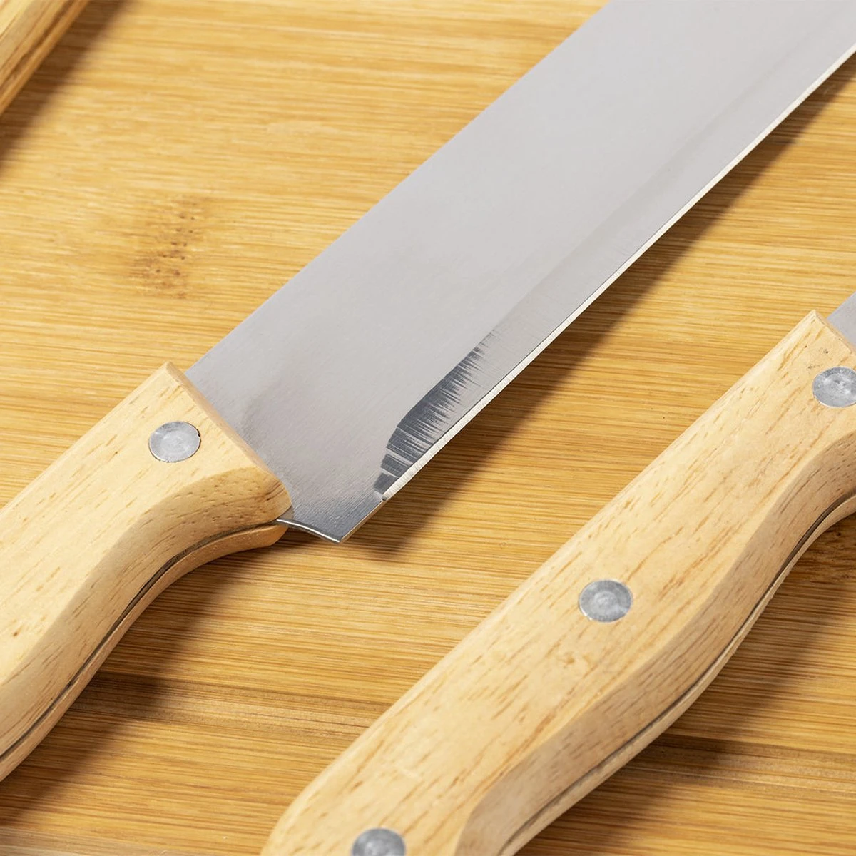 Ensemble De BBQ - Accessoires De BBQ - Outils De BBQ - Pinces à Barbecue - Fourchette - Spatule - Ouvre-bouteille - Planche à Découper - Durable - Bamboe 5 Ensemble De BBQ - Accessoires De BBQ - Outils De BBQ - Pinces à Barbecue - Fourchette - Spatule - Ouvre-bouteille - Planche à Découper - Durable - Bamboe – Image 5