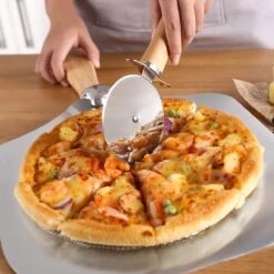 Bymouna - Set - Pelle à Pizza - 30,5 CM Et 25,5 CM - Inox/Bois De Chêne - Coupe-pâte - Couteau à Pizza - Coupe-pizza - Spatule - Wiegemes -Cutter -Grill Feu Maison 1200x1200 1271