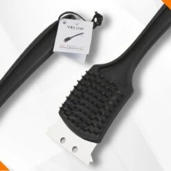 Veluw BBQ Brush With Scraper - Brosse Pour Gril / Brosse En Acier - 70x310x (H) 85mm -Grill Feu Maison 1200x1200 1763