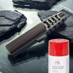 Briquet Turbo Jetflame - Brûleur à Gaz - Torch Feux D'Artifice - Brander à Crème Brûlée - BBQ Et Allume-Cigare - Coupe-Vent - Bois De Noyer Avec Boîtier En Métal Gris - Avec Bouteille De Gaz 250ML