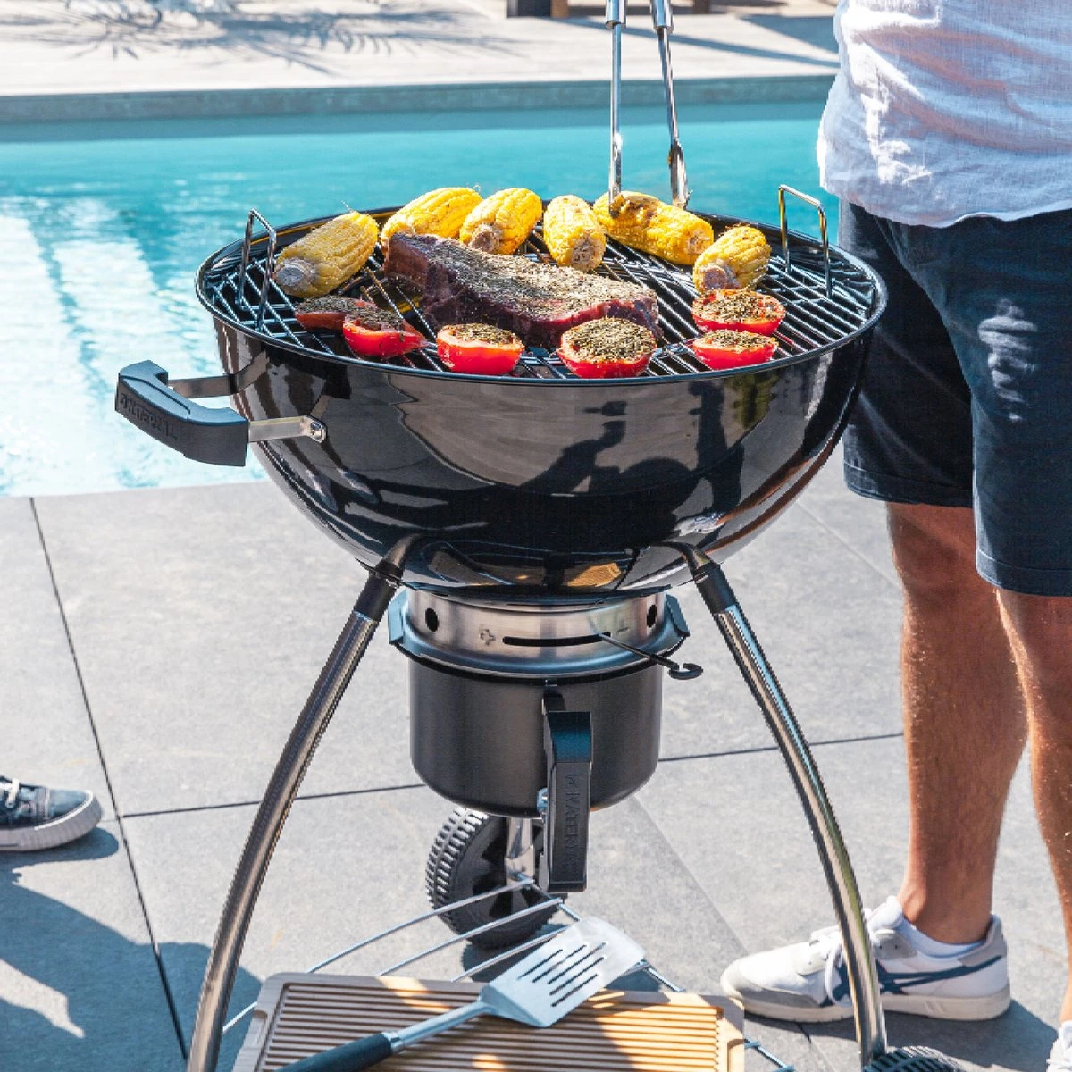 NATERIAL - Barbecue à Charbon PHOENIX BETA II - 8 Personnes - Ø 57 Cm - H. 108 Cm - Acier émaillé - Zwart - Kogelbarbecue 6 NATERIAL - Barbecue à Charbon PHOENIX BETA II - 8 Personnes - Ø 57 Cm - H. 108 Cm - Acier émaillé - Zwart - Kogelbarbecue – Image 6