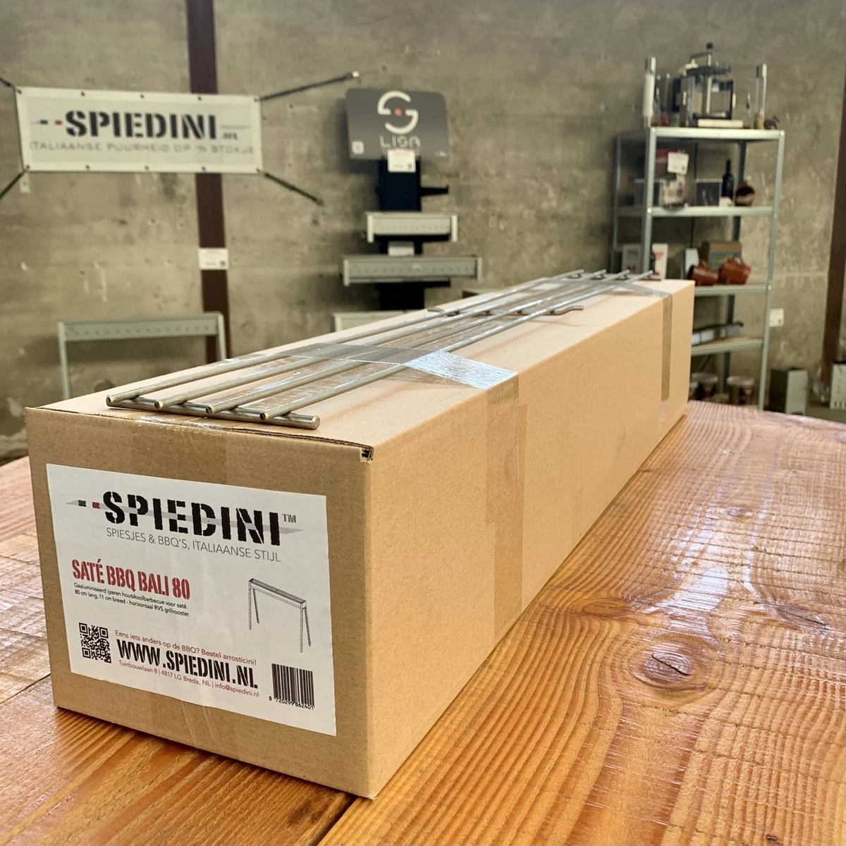 Spiedini Satay BBQ Bali 80 - Barbecue à Charbon Avec Grille Horizontale Pour Satay Ou Autres Brochettes - Longueur 80 Cm, Largeur 11 Cm - Matière : Fer Aluminisé 10 Spiedini Satay BBQ Bali 80 - Barbecue à Charbon Avec Grille Horizontale Pour Satay Ou Autres Brochettes - Longueur 80 Cm, Largeur 11 Cm - Matière : Fer Aluminisé – Image 10