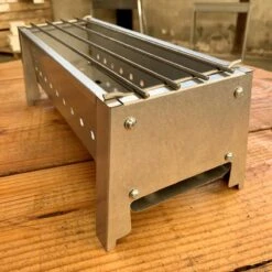 Spiedini Saté-bbq Bali 40 Mini - Petit Barbecue à Charbon étroit Avec Grille Horizontale Pour Satay Ou Autres Brochettes - 40 Cm De Long, 11 Cm De Large, 14 Cm De Haut - Idéal Pour Jardin Ou Cheminée, Ou Balcon - Matériau : Fer Aluminisé 14 Spiedini Saté-bbq Bali 40 Mini - Petit Barbecue à Charbon étroit Avec Grille Horizontale Pour Satay Ou Autres Brochettes - 40 Cm De Long, 11 Cm De Large, 14 Cm De Haut - Idéal Pour Jardin Ou Cheminée, Ou Balcon - Matériau : Fer Aluminisé -Grill Feu Maison 1200x1200 262