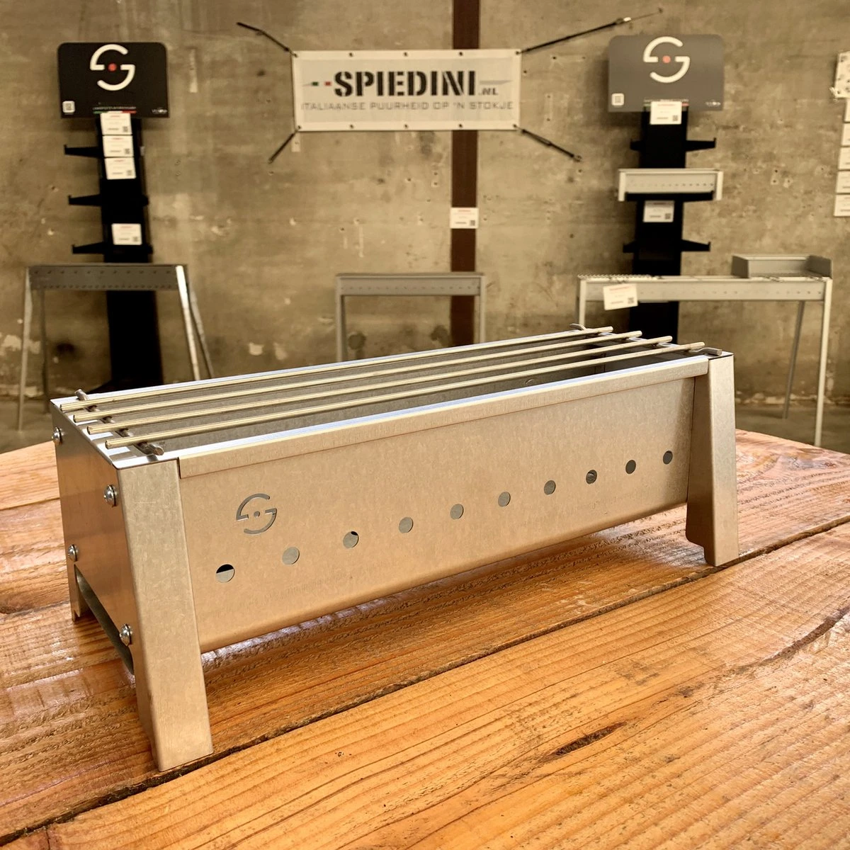 Spiedini Saté-bbq Bali 40 Mini - Petit Barbecue à Charbon étroit Avec Grille Horizontale Pour Satay Ou Autres Brochettes - 40 Cm De Long, 11 Cm De Large, 14 Cm De Haut - Idéal Pour Jardin Ou Cheminée, Ou Balcon - Matériau : Fer Aluminisé 9 Spiedini Saté-bbq Bali 40 Mini - Petit Barbecue à Charbon étroit Avec Grille Horizontale Pour Satay Ou Autres Brochettes - 40 Cm De Long, 11 Cm De Large, 14 Cm De Haut - Idéal Pour Jardin Ou Cheminée, Ou Balcon - Matériau : Fer Aluminisé – Image 9