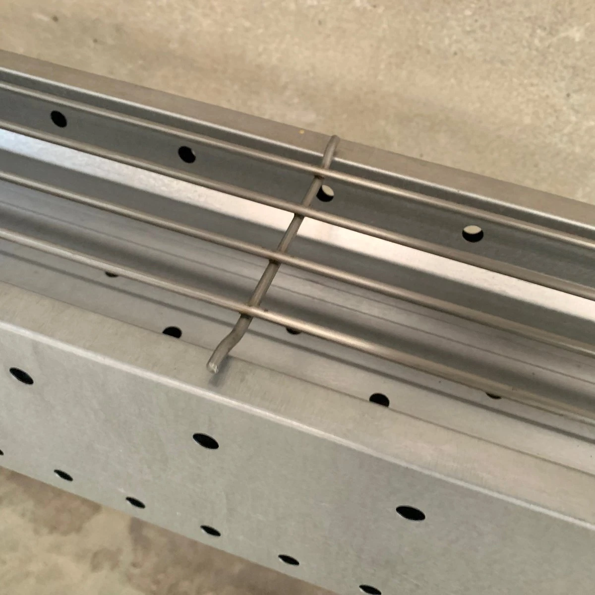 Spiedini Saté-bbq Sumatra 80 - Barbecue à Charbon Double Paroi Avec Grille Horizontale Pour Satay Ou Autres Brochettes - 80 Cm De Long, 11 Cm De Large, 83 Cm De Haut - Matière : Fer Aluminisé 5 Spiedini Saté-bbq Sumatra 80 - Barbecue à Charbon Double Paroi Avec Grille Horizontale Pour Satay Ou Autres Brochettes - 80 Cm De Long, 11 Cm De Large, 83 Cm De Haut - Matière : Fer Aluminisé – Image 5