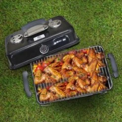 AG To- Go Barbecue Ø44 Cm - Barbecues à Charbon - Incl. Thermomètre - Température Inoxydable - Compact -Barbecue Carré - Incl. Couvercle - Barbecue Traditionnel - 6 Personnes - Partout Grille De Ventilation Pour Régulation D'oxygène - Zwart -Grill Feu Maison 1200x1200 295