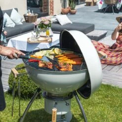 NATERIAL - Barbecue à Charbon PHOENIX BETA II - 8 Personnes - Ø 57 Cm - H. 108 Cm - Acier émaillé - Crème - Kogelbarbecue -Grill Feu Maison 1200x1200 383