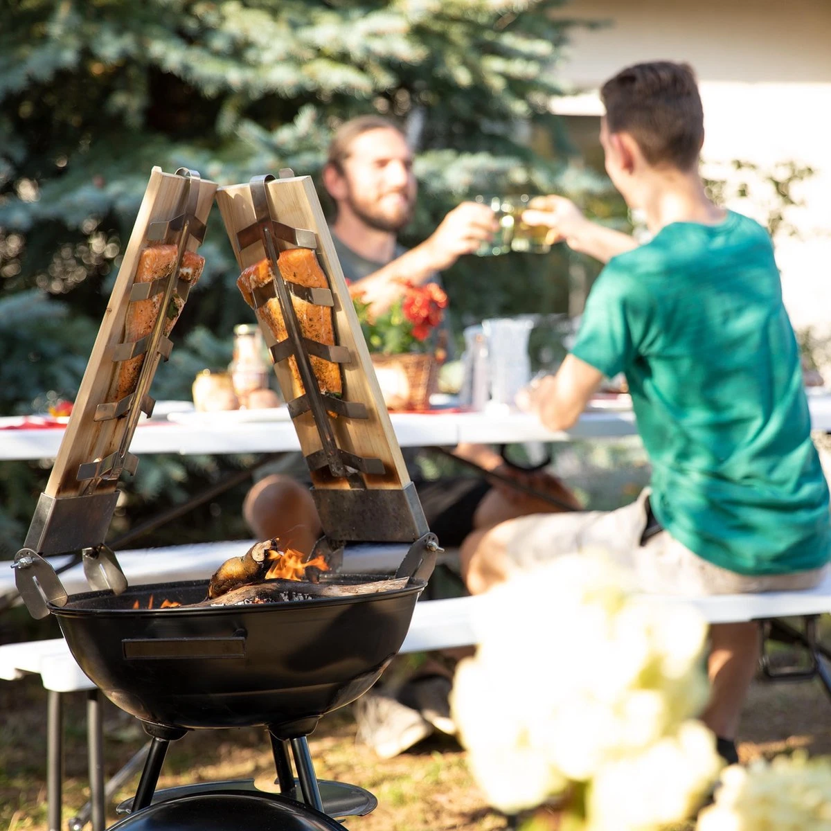 Relaxdays Smoke Board Set De 2 Pièces - Support En Acier Inoxydable - Bois De Cèdre - Planche à Saumon - Barbecue 2 Relaxdays Smoke Board Set De 2 Pièces - Support En Acier Inoxydable - Bois De Cèdre - Planche à Saumon - Barbecue – Image 2