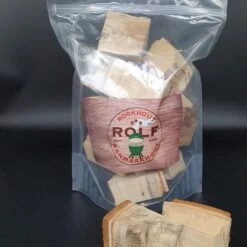 Paquet De Bois De Fumage De Barbecue D'hiver Avec De Nombreux Beaux Produits