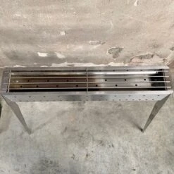 Spiedini Saté-bbq Java 80 - Barbecue à Charbon De Bois De Luxe à Double Paroi Avec Grille Horizontale Pour Satay Ou Autres Brochettes - 80 Cm De Long, 11 Cm De Large, 83 Cm De Haut - Matériau : Acier Inoxydable 13 Spiedini Saté-bbq Java 80 - Barbecue à Charbon De Bois De Luxe à Double Paroi Avec Grille Horizontale Pour Satay Ou Autres Brochettes - 80 Cm De Long, 11 Cm De Large, 83 Cm De Haut - Matériau : Acier Inoxydable -Grill Feu Maison 1200x1200 72