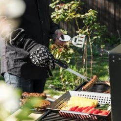 Outil Multifonction Pour BBQ Navaris 5 En 1 - Ensemble Barbecue Pliable - Fourchette, Spatule, Brosse En Silicone, Tire-bouchon, Décapsuleur - Acier Inoxydable -Grill Feu Maison 1200x1200 791