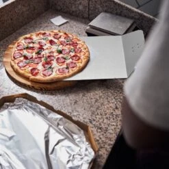 Relaxdays Pelle à Pizza Manche Bois - Pliable - Pelle à Pain Inox - Four Pelle à Pizza -Grill Feu Maison 1200x1200 867