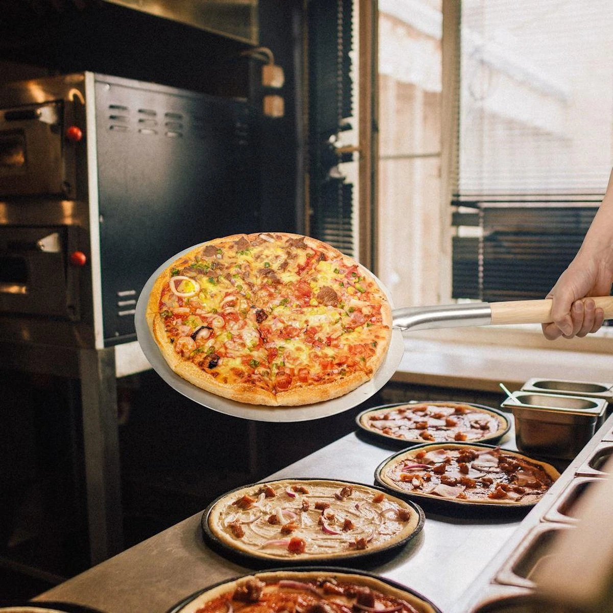 Pelle à Pizza Decopatent® - Pelle à Pizza Ronde Avec Manche Long En Bois (80cm) - Spatule à Pizza Bois / Acier Inoxydable Métal - ROND 9 Pelle à Pizza Decopatent® - Pelle à Pizza Ronde Avec Manche Long En Bois (80cm) - Spatule à Pizza Bois / Acier Inoxydable Métal - ROND – Image 9