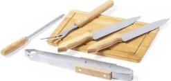 Ensemble De BBQ - Accessoires De BBQ - Outils De BBQ - Pinces à Barbecue - Fourchette - Spatule - Ouvre-bouteille - Planche à Découper - Durable - Bamboe 11 Ensemble De BBQ - Accessoires De BBQ - Outils De BBQ - Pinces à Barbecue - Fourchette - Spatule - Ouvre-bouteille - Planche à Découper - Durable - Bamboe -Grill Feu Maison 1200x567