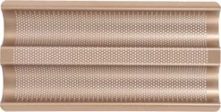 YUGN Moule à Baguette Moule à Baguette - Moule à Baguette Perforé Et Antiadhésif - 32x17x3 CM - Idéal Même Pour Les Cuisines Les Plus Petites