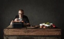 Charbon De Bois Everdure Cube - Avec Compartiment De Rangement Et Plan De Travail - Aluminium / Bois / Acier Inoxydable - Vert -Grill Feu Maison 1200x730 3