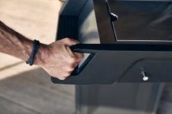 Barbecue à Gaz Enders Monroe Pro 4 SIK Turbo - Backburner- 153.5×58×118.5 Cm - 41 KG - Brûleur Infrarouge - Gaz - Barbecue 18 Barbecue à Gaz Enders Monroe Pro 4 SIK Turbo - Backburner- 153.5×58×118.5 Cm - 41 KG - Brûleur Infrarouge - Gaz - Barbecue -Grill Feu Maison 1200x799 2