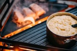 Höfats Cube Fire Pit Plancha - Fonte - 50x28x3 Cm - Noir -Grill Feu Maison 1200x799 33