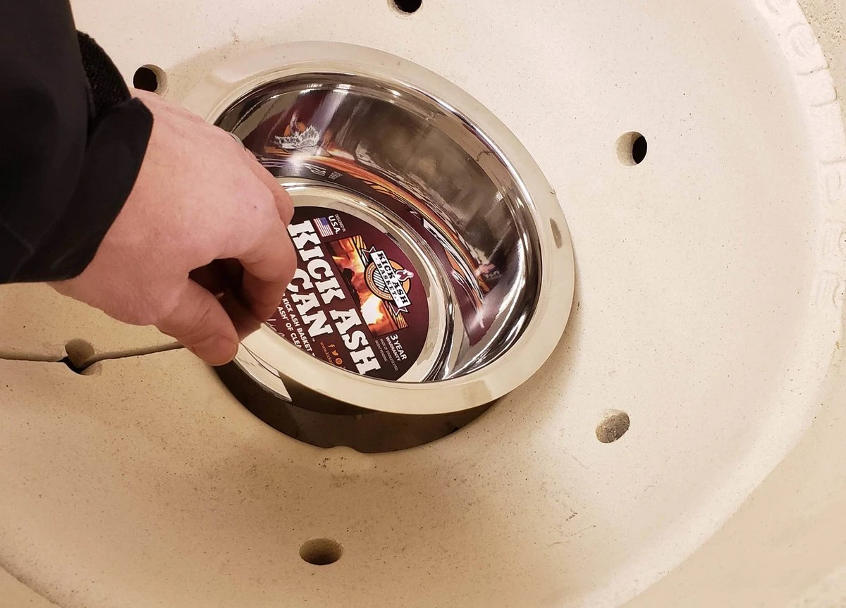 Kick à Cendres - Big Green Egg XL - Kick à Cendres - Can De Collecte Des Pan 2 Kick à Cendres - Big Green Egg XL - Kick à Cendres - Can De Collecte Des Pan – Image 2