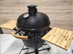 Série Evolve Econ - Barbecue Kamado 24" / 61 CM / XXL - Avec étagères De Table En Bois - Accessoires Gratuits Inclus - Parois En Céramique - Forme D'œuf - Chaleur Directe + Chaleur Indirecte - Ventilation Professionnelle - Thermomètre Intelligent -Grill Feu Maison 1200x893 2
