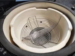 Série Evolve Econ - Barbecue Kamado 24" / 61 CM / XXL - Avec étagères De Table En Bois - Accessoires Gratuits Inclus - Parois En Céramique - Forme D'œuf - Chaleur Directe + Chaleur Indirecte - Ventilation Professionnelle - Thermomètre Intelligent -Grill Feu Maison 1200x898 3