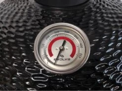 Série Evolve Econ - Barbecue Kamado 24" / 61 CM / XXL - Avec étagères De Table En Bois - Accessoires Gratuits Inclus - Parois En Céramique - Forme D'œuf - Chaleur Directe + Chaleur Indirecte - Ventilation Professionnelle - Thermomètre Intelligent -Grill Feu Maison 1200x898 4