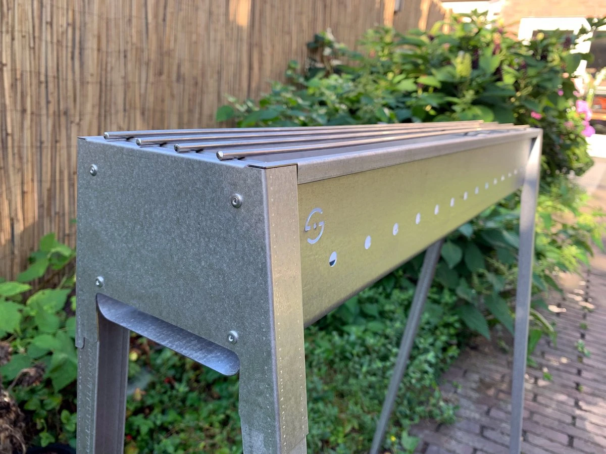 Spiedini Satay BBQ Bali 80 - Barbecue à Charbon Avec Grille Horizontale Pour Satay Ou Autres Brochettes - Longueur 80 Cm, Largeur 11 Cm - Matière : Fer Aluminisé 3 Spiedini Satay BBQ Bali 80 - Barbecue à Charbon Avec Grille Horizontale Pour Satay Ou Autres Brochettes - Longueur 80 Cm, Largeur 11 Cm - Matière : Fer Aluminisé – Image 3