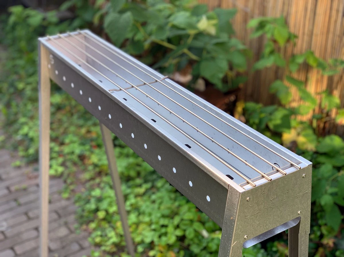 Spiedini Satay BBQ Bali 80 - Barbecue à Charbon Avec Grille Horizontale Pour Satay Ou Autres Brochettes - Longueur 80 Cm, Largeur 11 Cm - Matière : Fer Aluminisé 6 Spiedini Satay BBQ Bali 80 - Barbecue à Charbon Avec Grille Horizontale Pour Satay Ou Autres Brochettes - Longueur 80 Cm, Largeur 11 Cm - Matière : Fer Aluminisé – Image 6