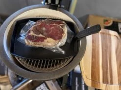 The Bastard Sizzling Assiette Et Support L/M -Grill Feu Maison 1200x900 40