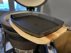 The Bastard Sizzling Assiette Et Support L/M -Grill Feu Maison 1200x900 42