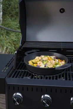 Poêle Wok En Fonte Mustang Pour Multigrill Diam. 30 Cm - Poêle En Fonte - Diamètre 30 Cm - Poêle Wok - Poêle Barbecue -Grill Feu Maison 799x1200 22