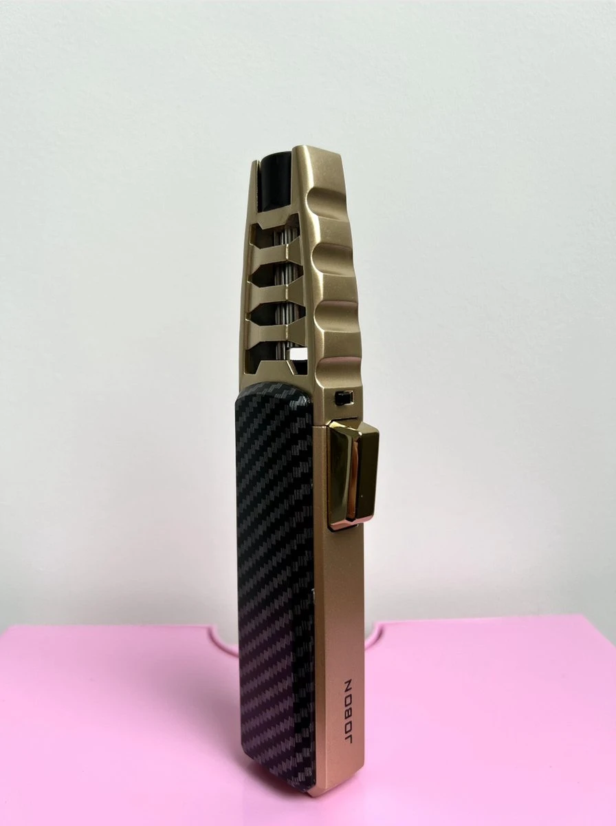 Briquet JETFLAME 1000 - Brûleur à Gaz - Torch Feux D'Artifice - Brander Crème Brûlée - BBQ Et Allume Cigare - Coupe Vent - Carbone Avec Boîtier Métal Doré 5 Briquet JETFLAME 1000 - Brûleur à Gaz - Torch Feux D'Artifice - Brander Crème Brûlée - BBQ Et Allume Cigare - Coupe Vent - Carbone Avec Boîtier Métal Doré – Image 5